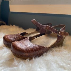 Dansko maryjane clogs